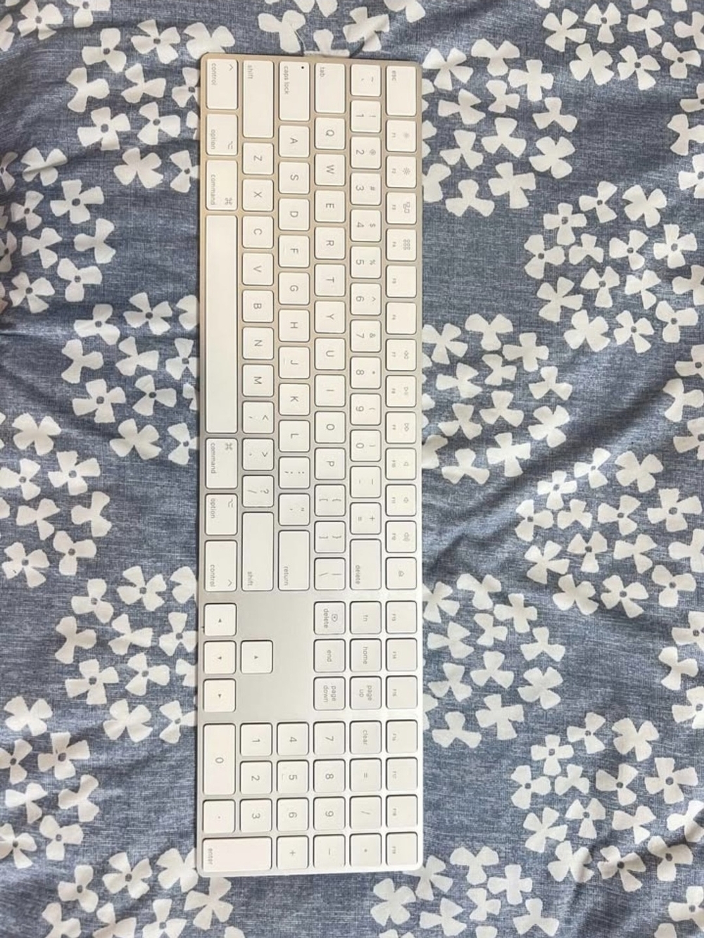 Apple Magic Wireless Keyboard w/ Numeric Keypad - US English QWERTY